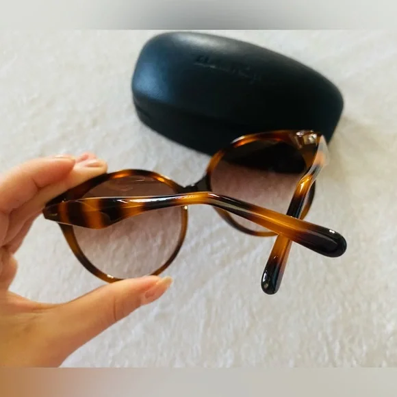 Ferragamo Women display picture 2
